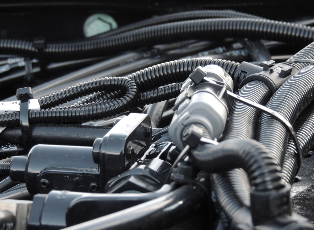 engine wiring with a bundle of coolant tubes and corrugated pipes