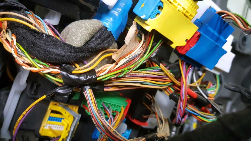 Multicolor wires packed in automotive