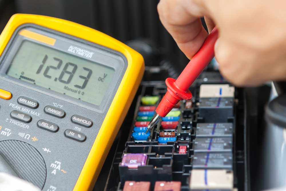 Multimeter performing a fuse check
